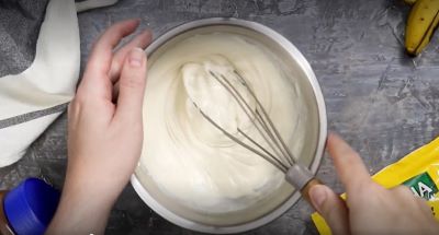 Mezclar todos los ingredientes en un bowl con un batidor de mano