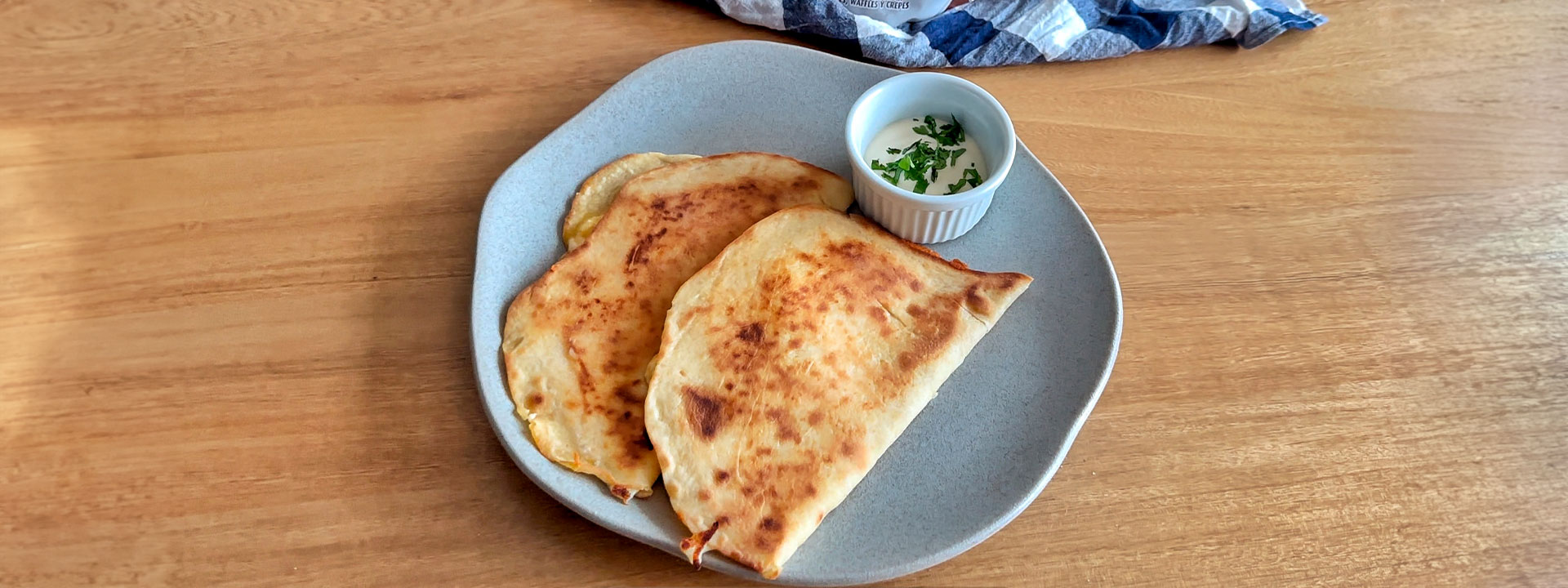 QUESADILLA CON DOS QUESOS