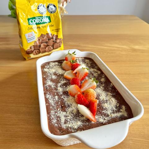 TORTA FRÍA DE CHOCOLATE CON FRESAS